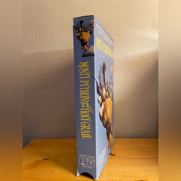 🏆 Vintage Monty Python & The Holy Grail Columbia Tristar Home Video Cassette 🏆 - Picture 2 of 5